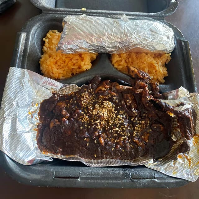 Pollo en Mole Poblano.
