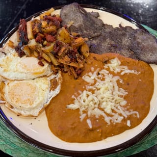 Ahuevo la Chona (Eggs & Bistec a la Chona)